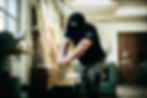 Im Bild: Mario Reisinger bei der Arbeit in seiner kleinen, aber feinen Werkstatt
