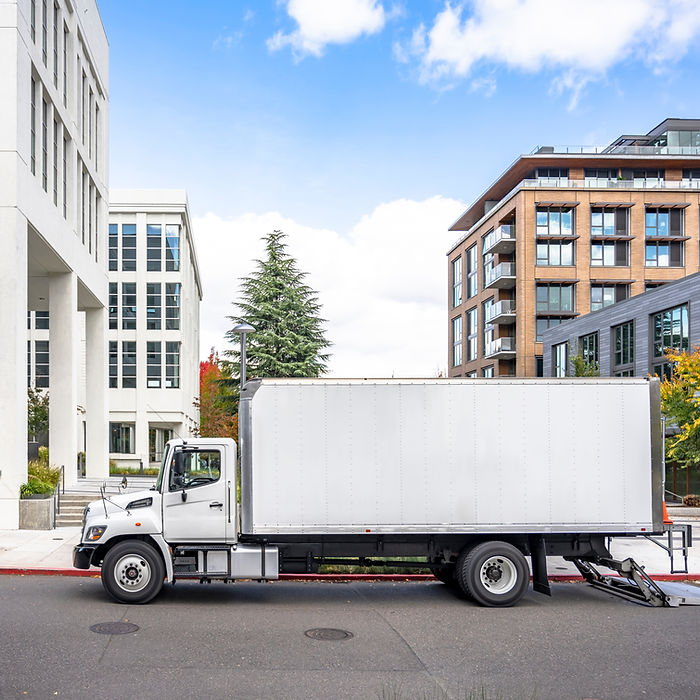 White middle class relocation rig day cab semi truck tractor with long spacious box traile