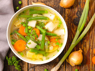 Caldo de cascas de legumes