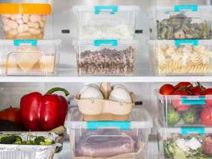 Deve-se deixar a comida arrefecer antes de a guardar no frigorífico? Especialista esclarece