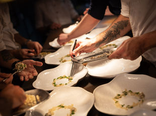 Conheça os chefs que estão a fazer menus gourmet com desperdícios de comida