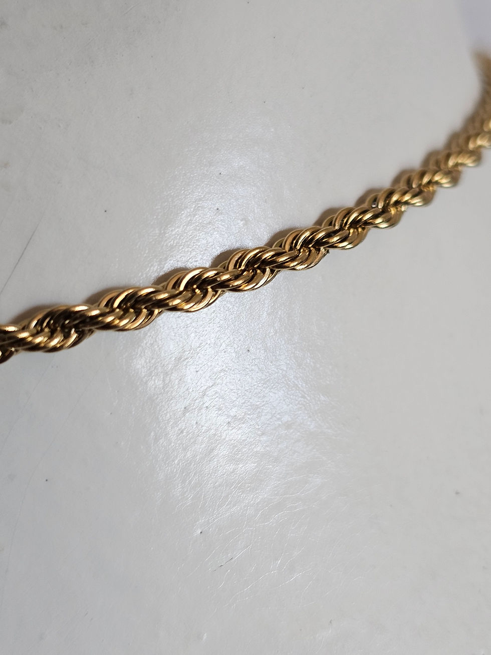 Miniature : Collier bouton noir upcyclé, chaîne en acier inoxydable