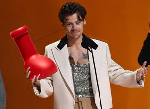 EL HIT DE LAS BIG RED BOOTS