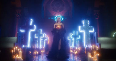 Iggy กลายเป็นนางฟ้าในเอ็มวี Savior