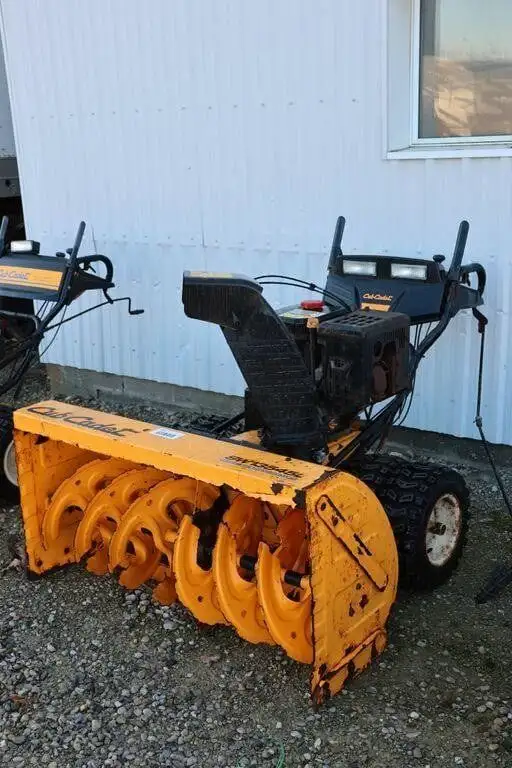 2005 CUB CADET 45" SNOW BLOWER 13 HP Hermans Holdings