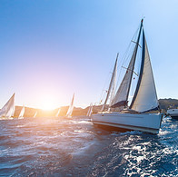 Luxus-Yachten Segeln