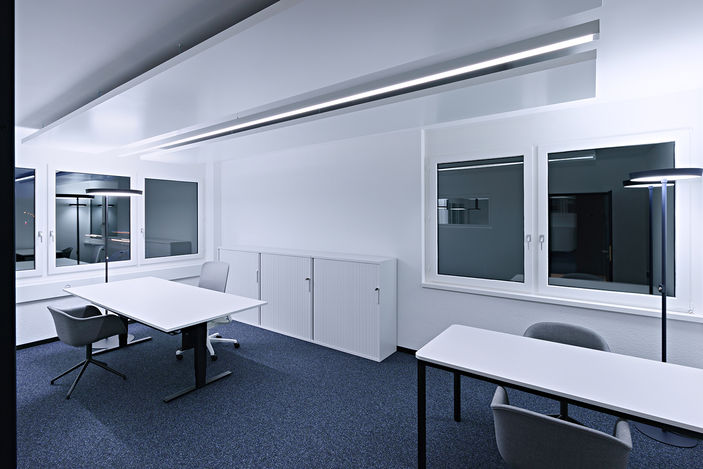 Architekturfoto des separaten Bürobereichs nach dem Umbau der Huber AG in Windisch.