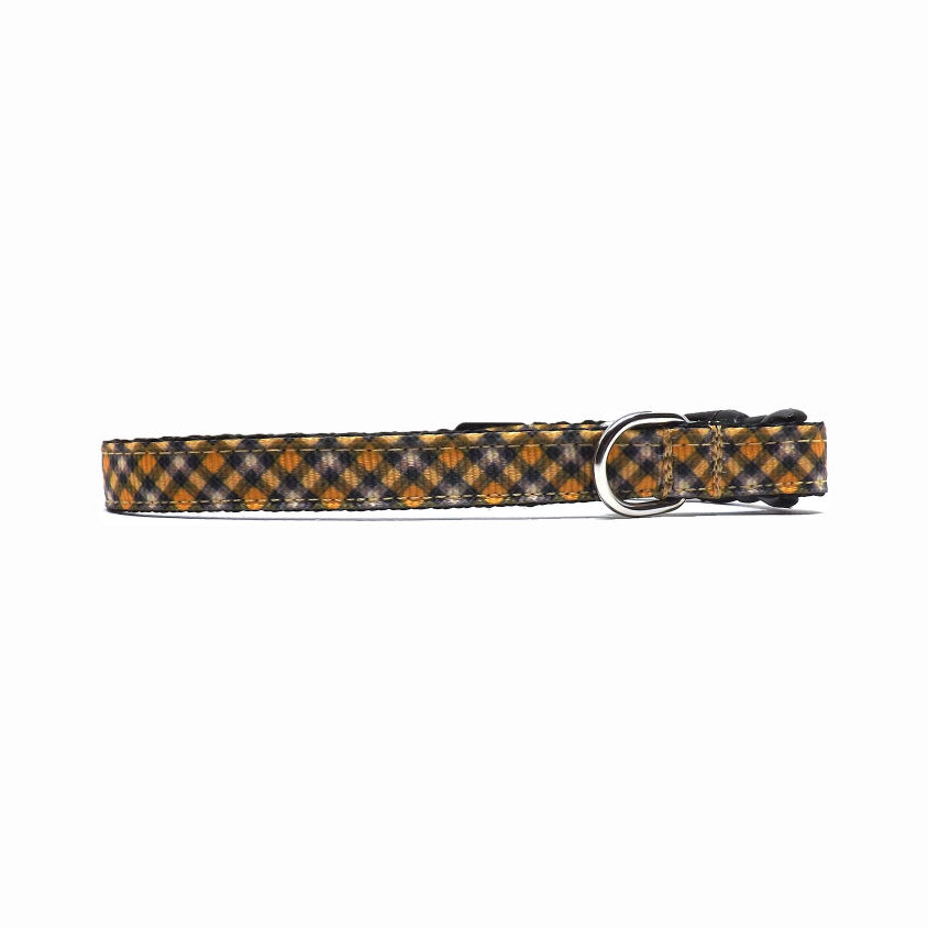 yellow, black, tan diagonal plaid cat collar, side view