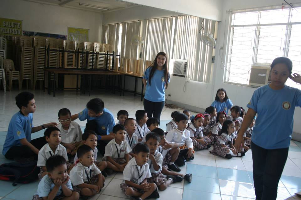 Distribution of personal hygiene kit to the kinder student to the kinder students at Barangka Elementary School. - October 21, 2013 - 16