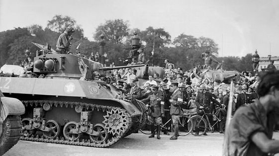 au-lendemain-de-la-liberation-de-paris-l