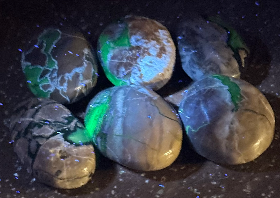 Thumbnail: Volcanic Agate Palmstone