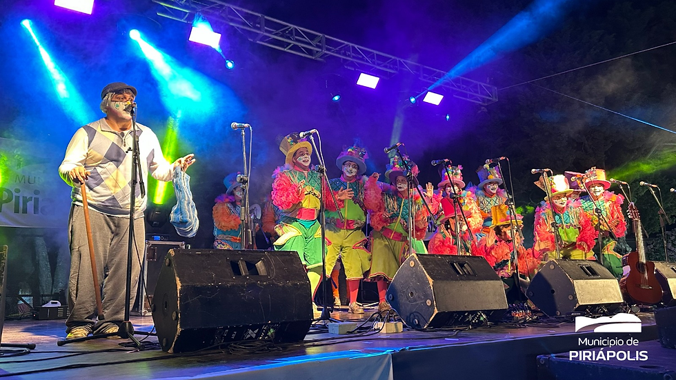 Una verdadera fiesta popular se vivió en Plaza Artigas con el tablado del Carnaval 2026