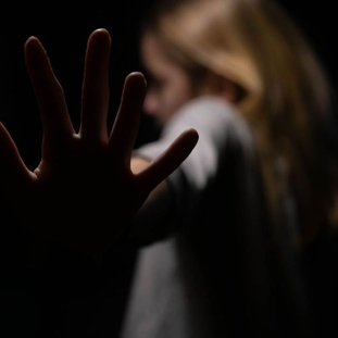 Terrible: denuncian a familia que habría entregado a una menor a narcos como pago de deuda