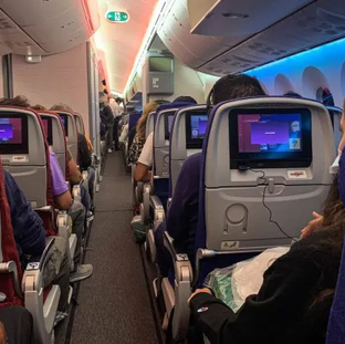 Entre viernes y sábado salieron del país  más de 80.00 personas e ingresaron unas 30.000 