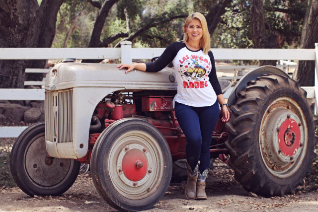 Thumbnail: Las Vegas Rodeo Raglan