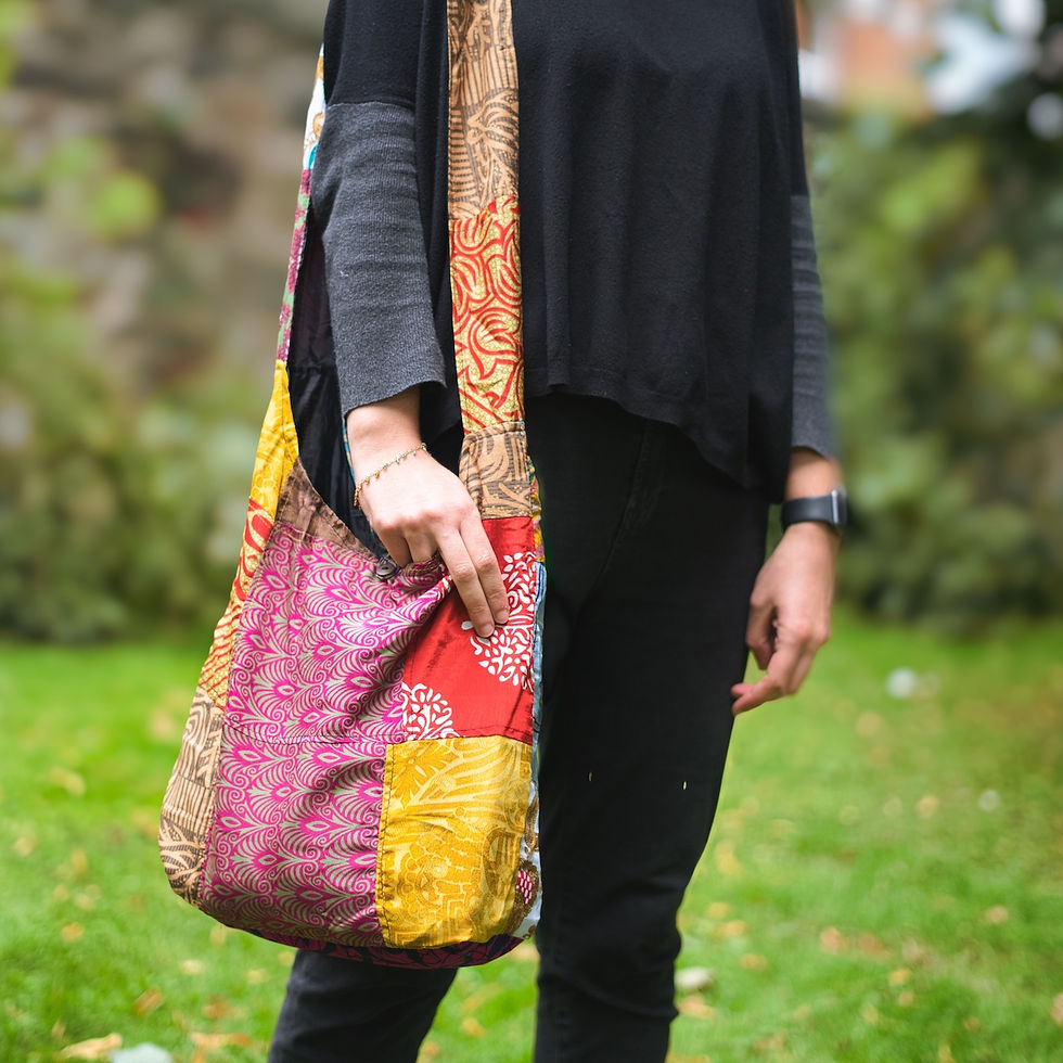 Thumbnail: Sustainable sari bag, artistic design.