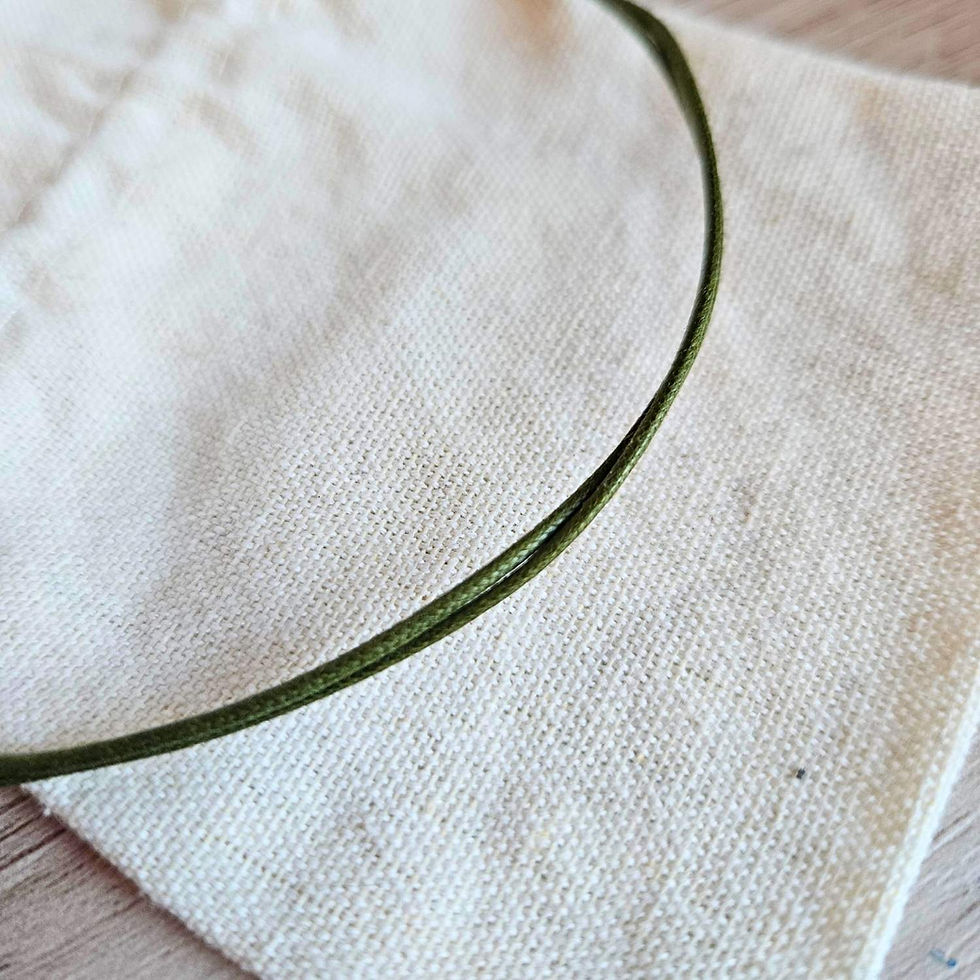 Miniature : Collier en coton ciré et croix en bois d'olivier