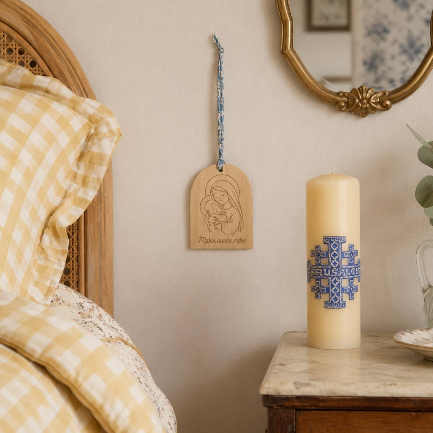 Médaillon en bois recyclé "Marie, douce mère "– Création originale