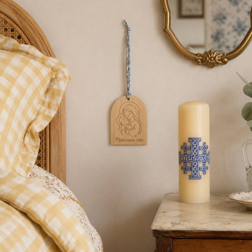 Miniature : Médaillon en bois recyclé "Marie, douce mère "– Création originale