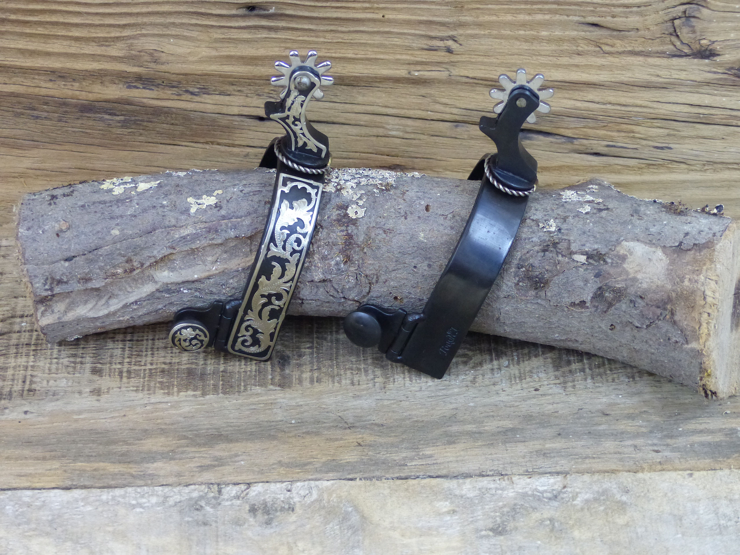 Eperons All around Noir motif feuille