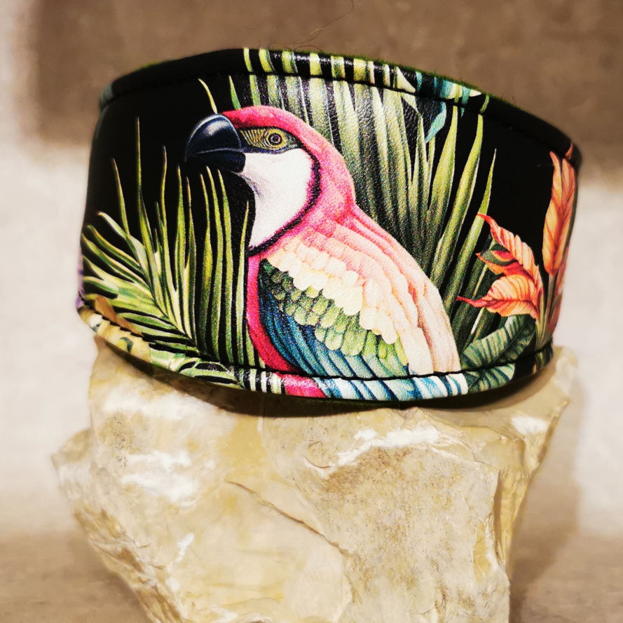 Thumbnail: " AMAZONAS"  eine wunderschöne leuchtend bunte  Kunstlederhalsung 