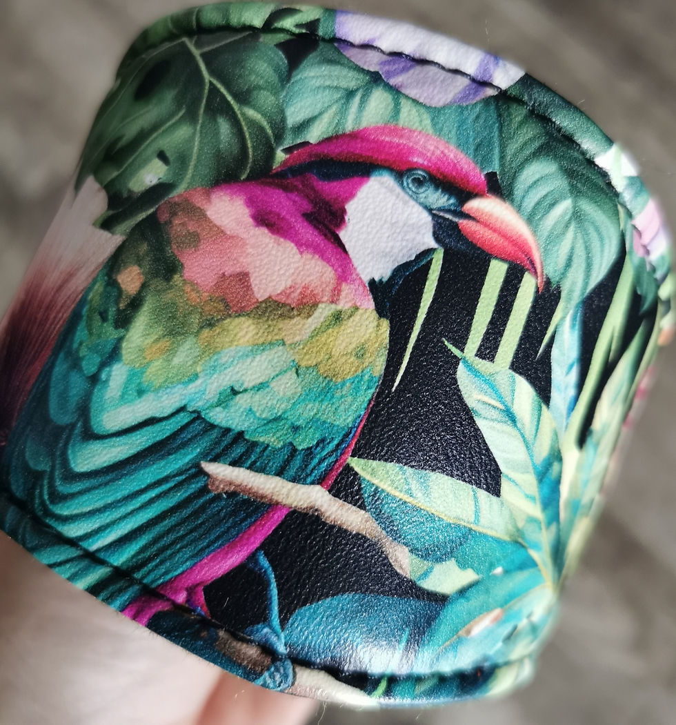 Thumbnail: " AMAZONAS"  eine wunderschöne leuchtend bunte  Kunstlederhalsung 