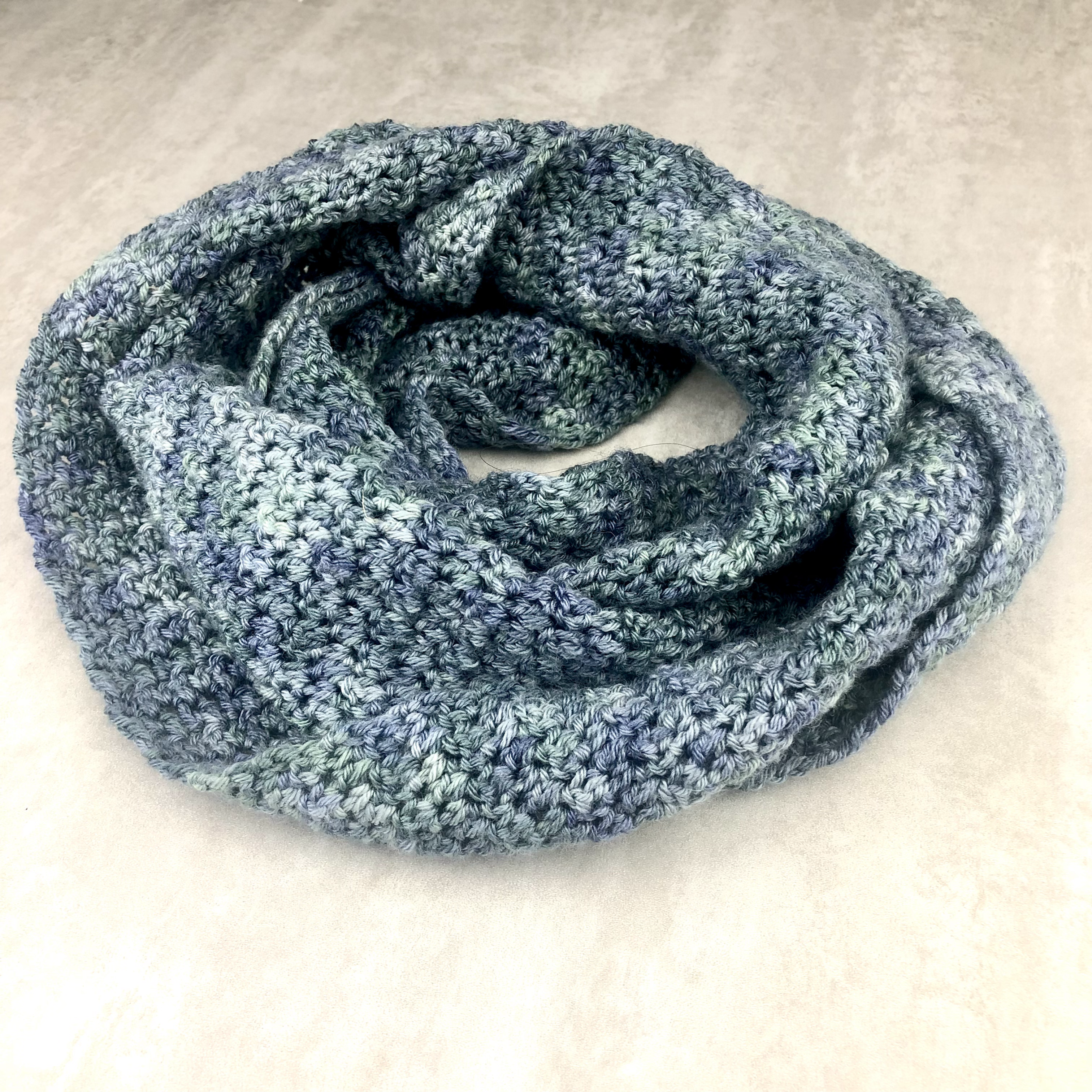 Seed Stitch Infinity Cowl - Crochet Pattern