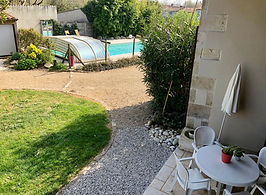 Piscine vu du gîte.jpeg