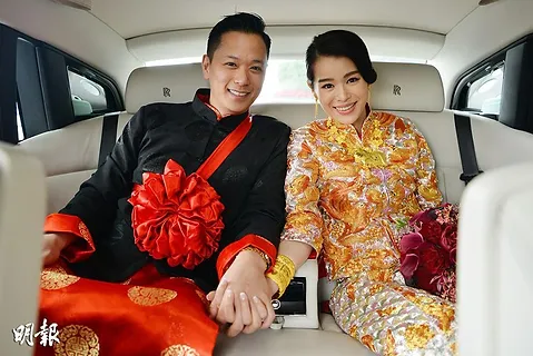 Why is the Chinese Traditional Wedding Costume ( Kua裙褂 ) from ...