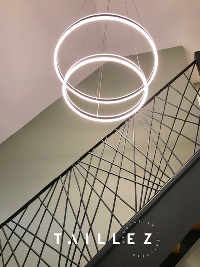 ENTREE LUSTRE RENOVATION ESCALIER.jpeg
