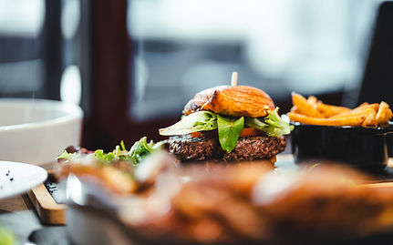 Burger proposé au restaurant L'Atypique à Nîmes