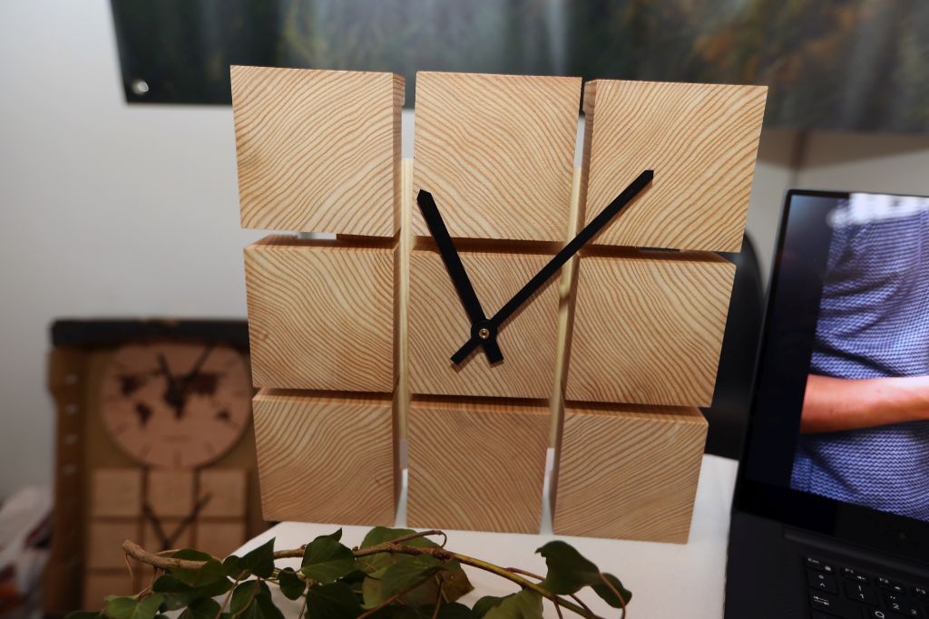 Holzwanduhr 
