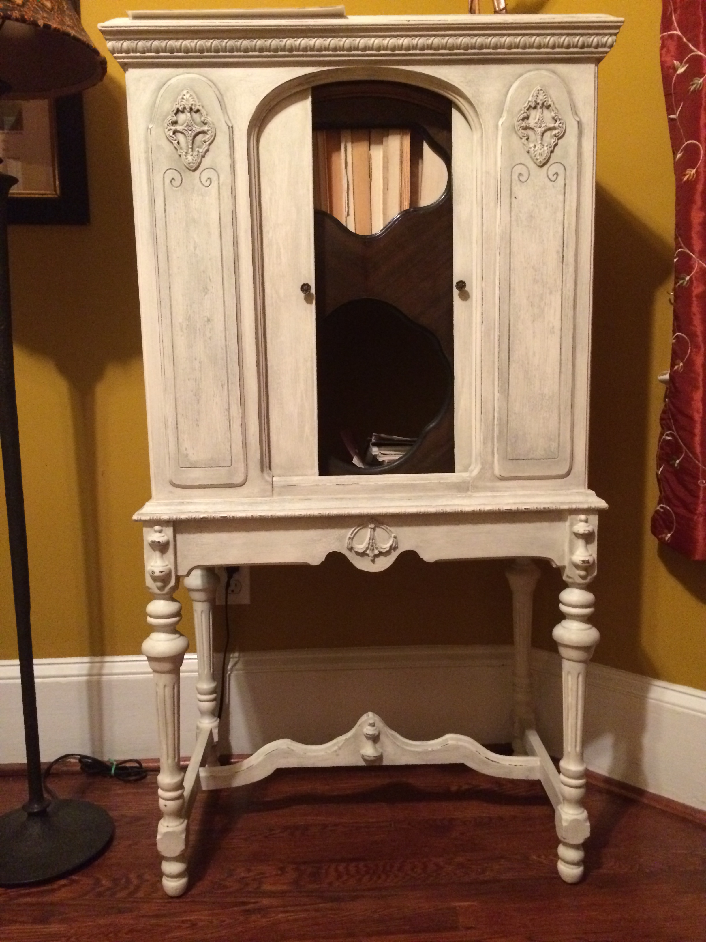 Item: 1920s radio case