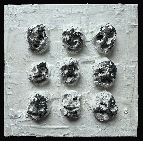 Von der Reliefcollage, über Materialbilder, bis hin zur bekannten Figur "Haans", Franz Leinfelders Kunst ist allgegenwärtig. 