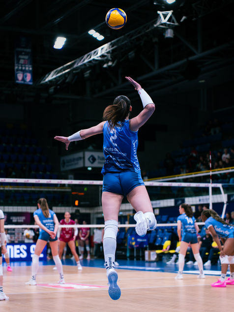 Service lors de la demi finale championnat de France volley féminin