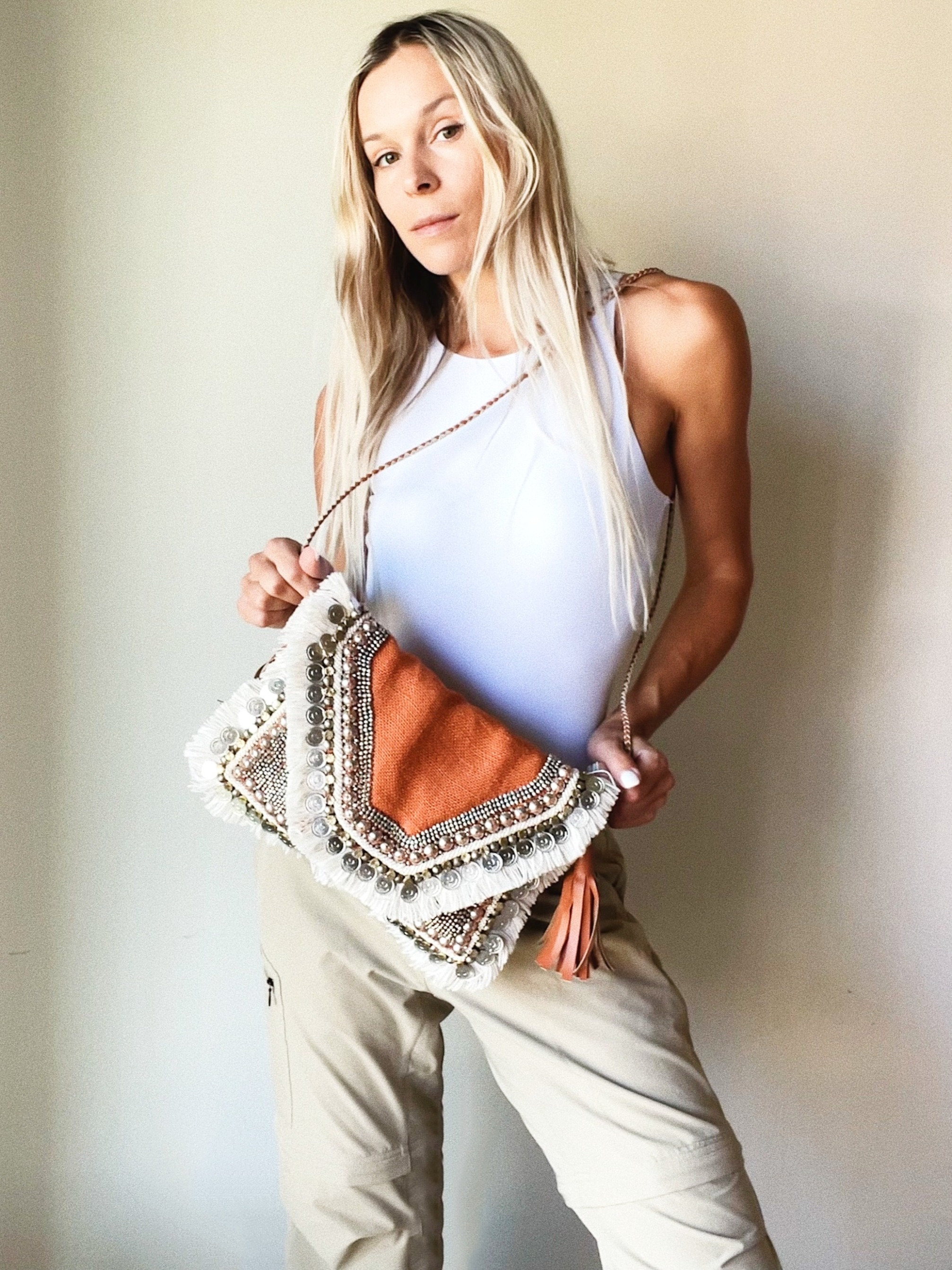 leela clutch in natural