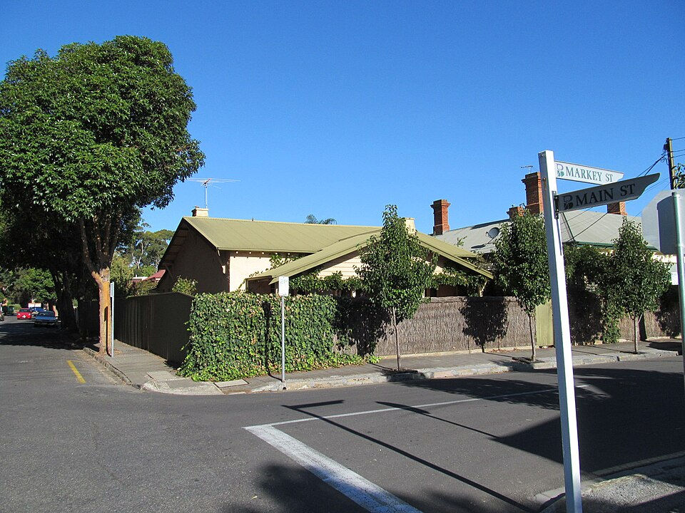 Street intersection in Eastwood, Adelaide. Credit to Wikipedia Commons.