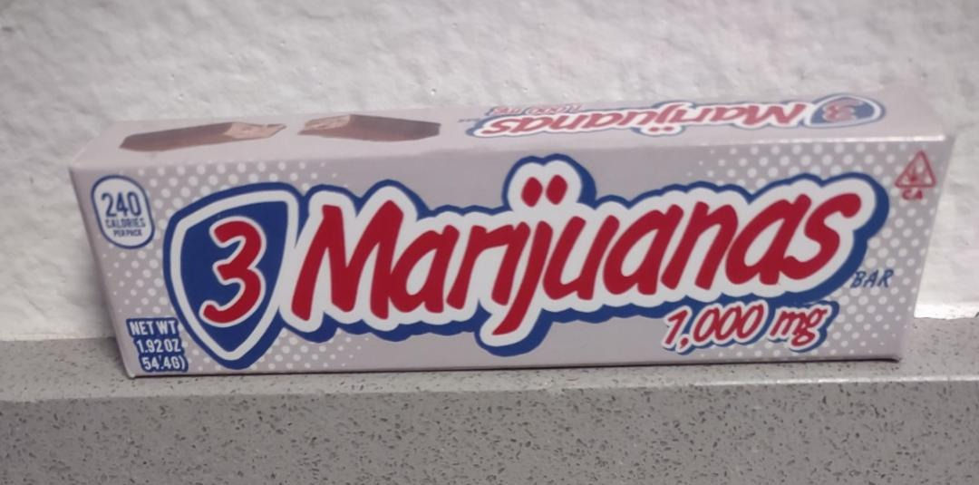3 Marijuanas