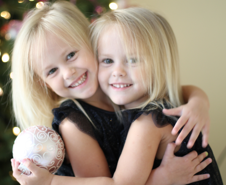 Emilia & Evelina S
