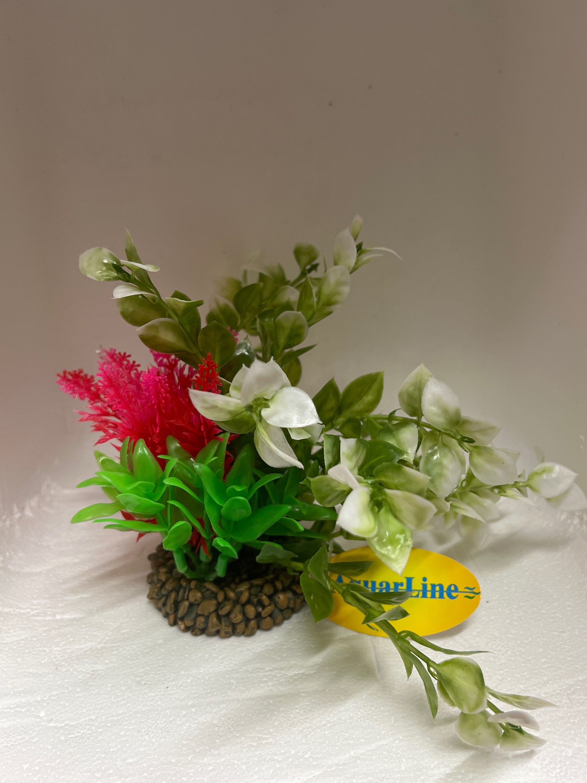 Aquatic plant with resin base  16cm