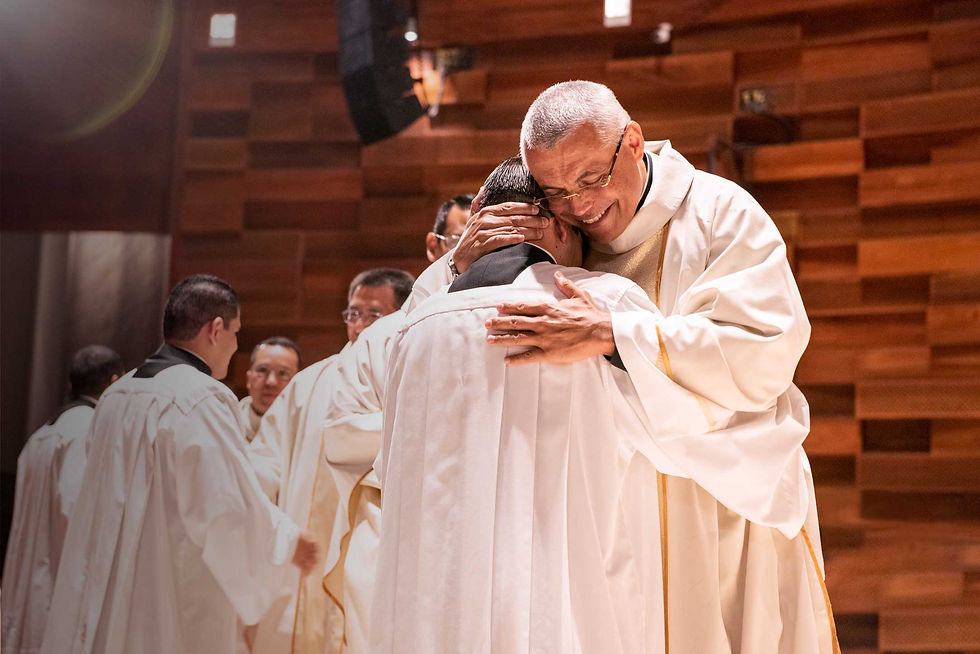 Abrazo-votos-perpetuos-felicitación-Pro-Ecclesia-Sancta.jpg