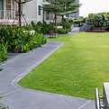 Moderner Gartenweg