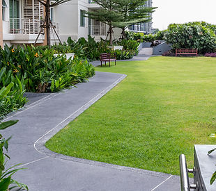 Moderner Gartenweg