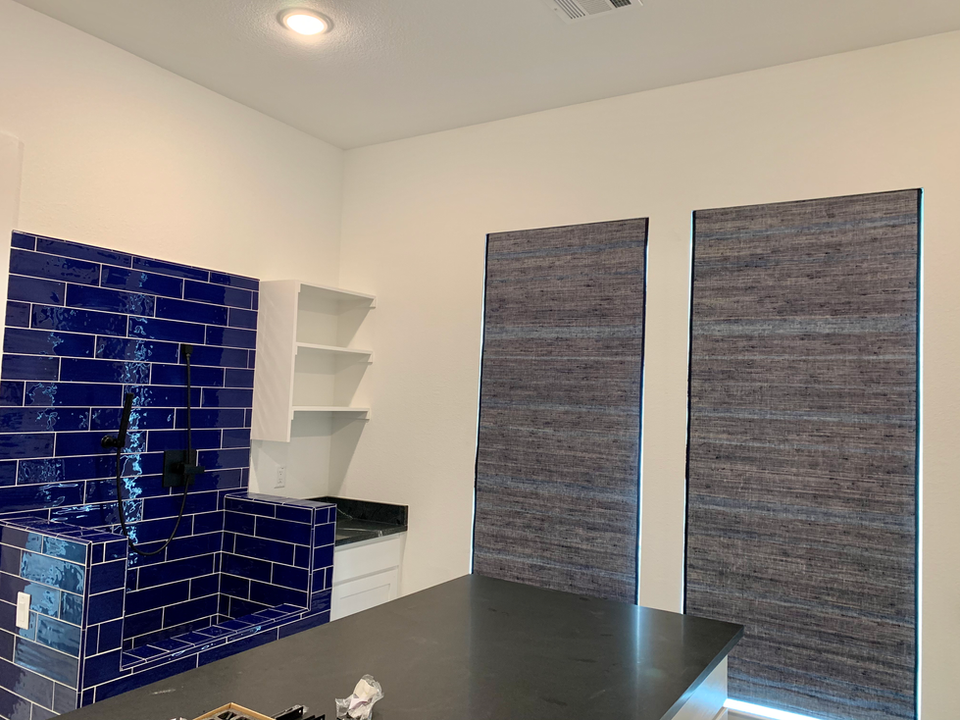 The roman shade to your dog bath 