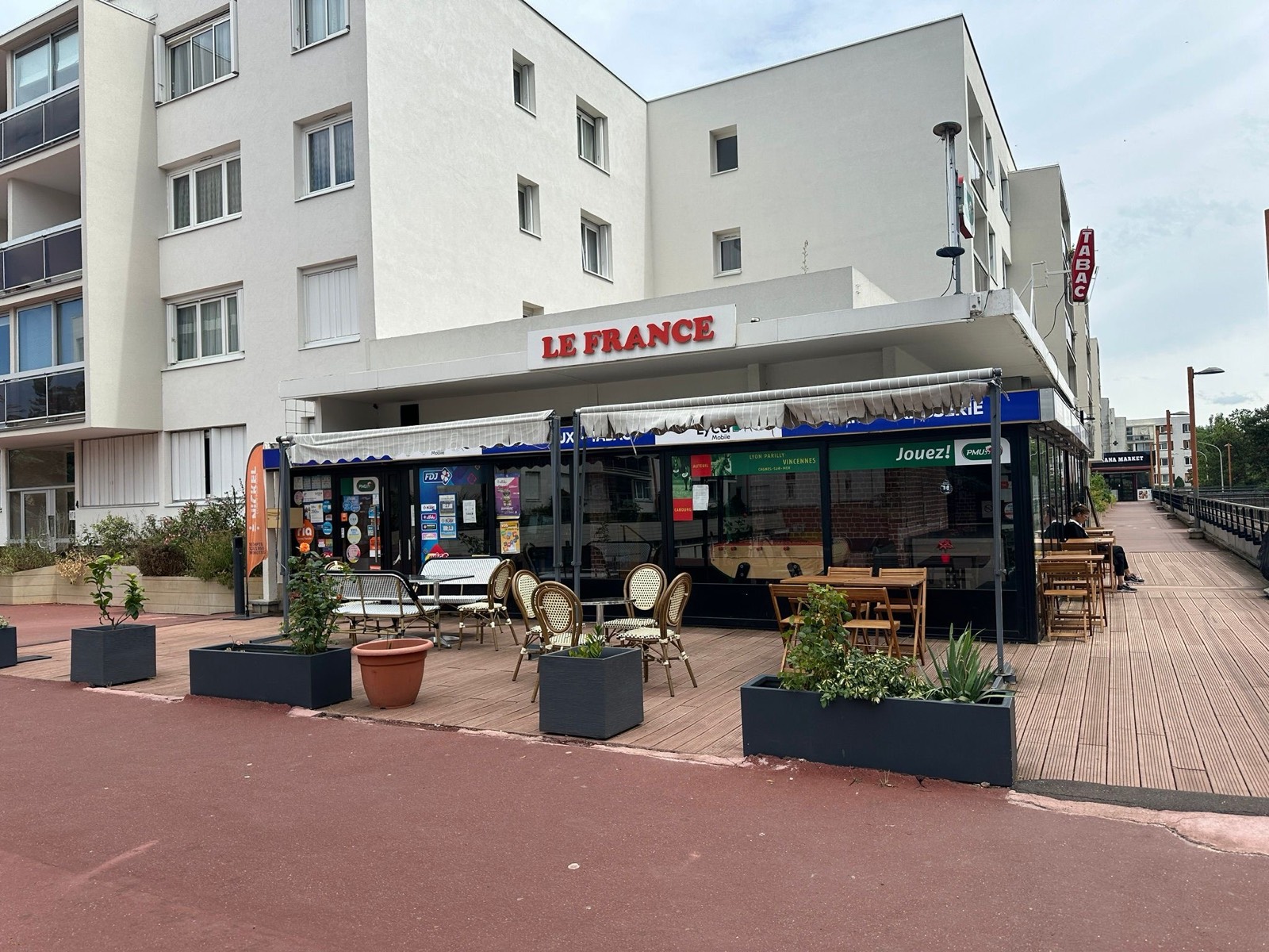 Fonds de commerce Bar Tabac Le France avec terrasse