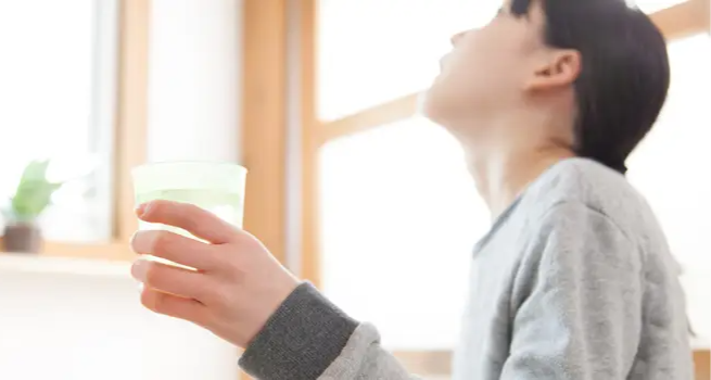 Propolis extract added to a warm drink