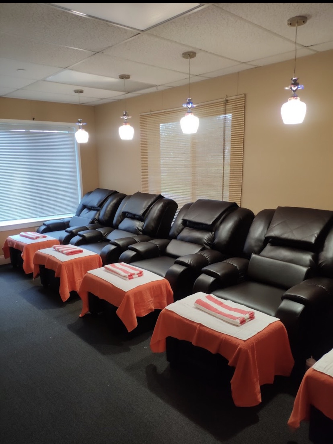 Join "four seasons massage" on the Spaces by Wix App