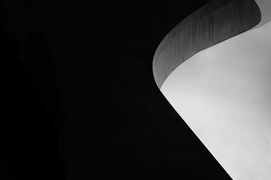 minimalistic-architecture-in-black-and-white-2026-01-07-23-15-41-utc.jpg