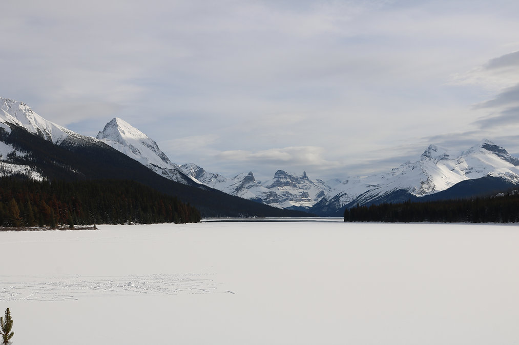 Jasper NP - Maligne Lake Frozen.jpeg