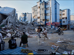 Terremoto en Colombia deja 331 muertos y 240 desaparecidos.